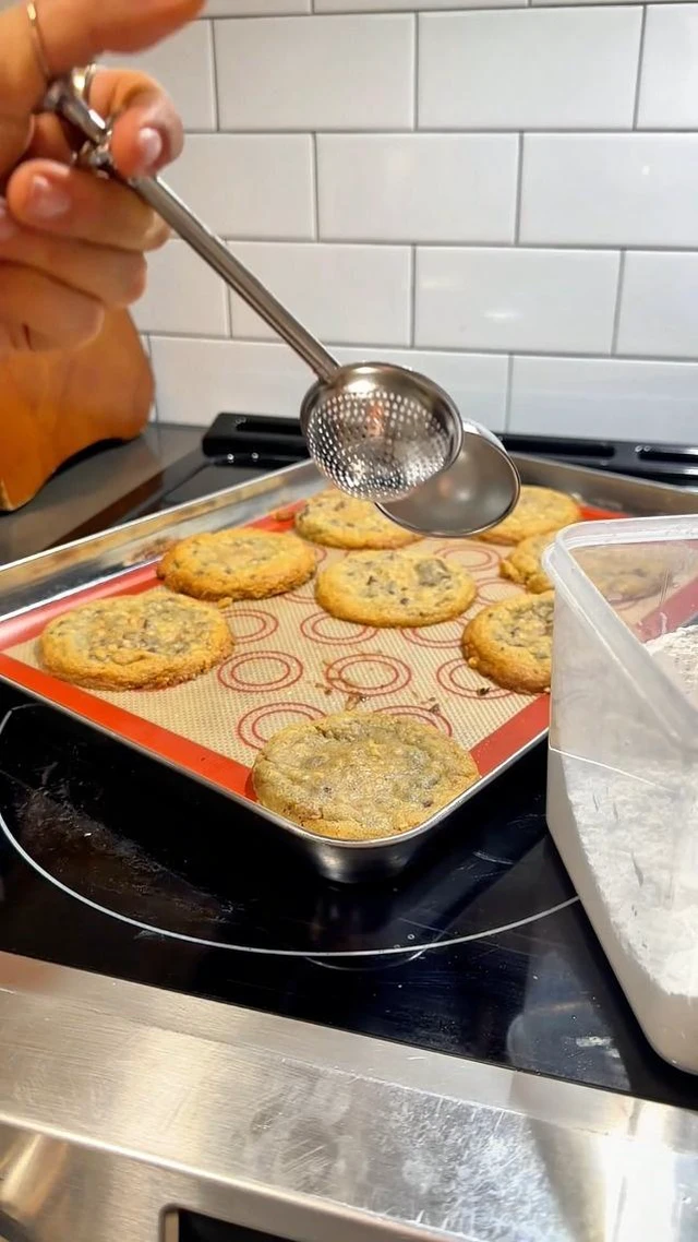 Alt view image 2 of 2 - Flour Duster for Baking, One-Handed Operation, 304 Stainless Steel