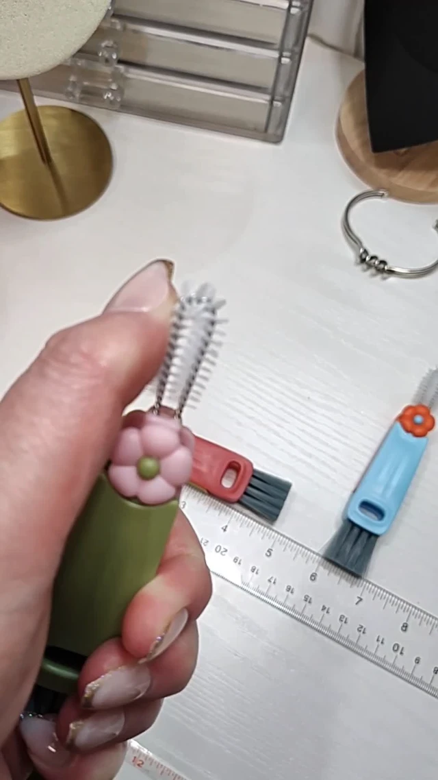 Alt view image 3 of 4 - 3-in-1 Rotatable Cup Lid Gap Cleaning Brush Set 3 Pcs