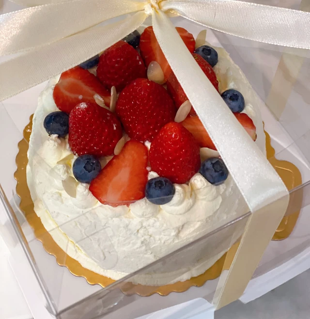 Alt view image 7 of 7 - 12X12X7inch Clear cake Boxes,Cake Carrier,Disposable Cake Containers, Large Cake box with Ribbon, Ideal for Large 10and 12Inch Cake carry,transparent cake box for birthday Party wedding -White