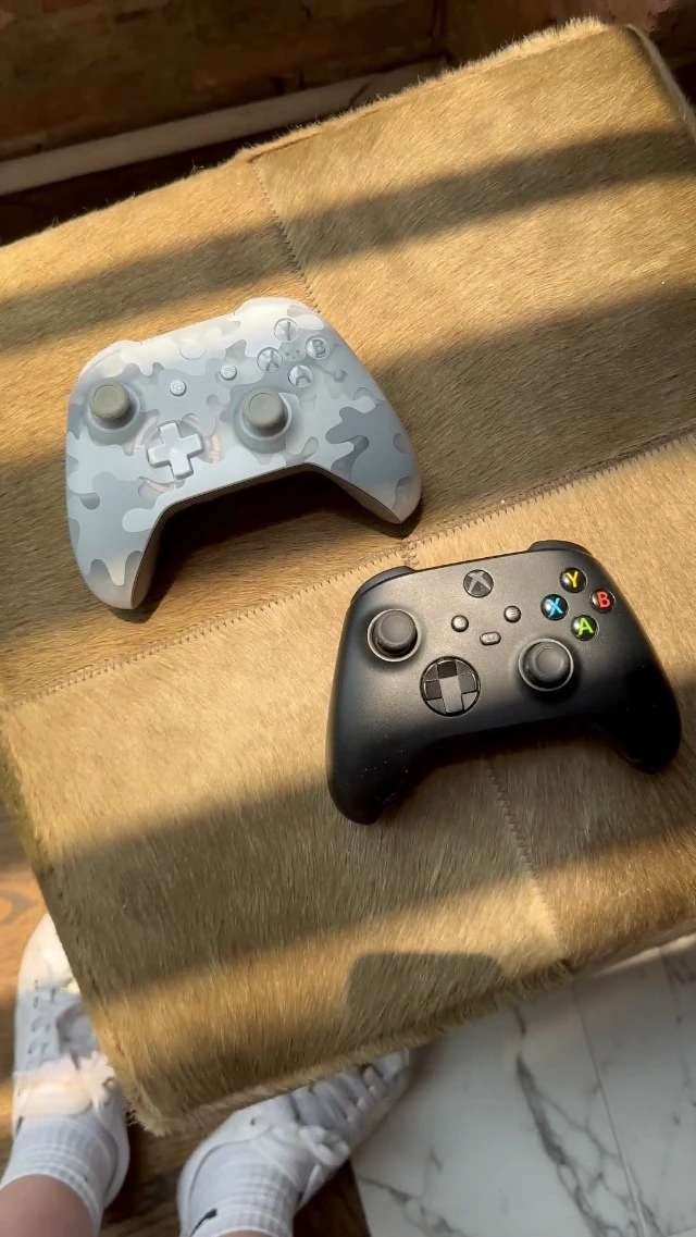 Alt view image 6 of 6 - Xbox One Wireless Gaming Controller Arctic Camo Special Edition