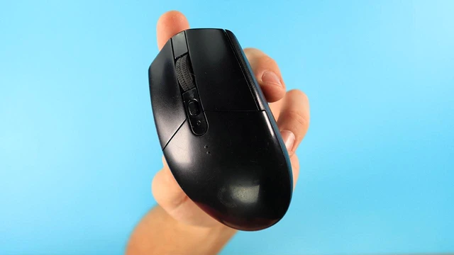 Alt view image 2 of 4 - G305 Lightspeed Wireless Gaming Mouse Bundle with 3.0 4-Port USB Hub (2 Items)