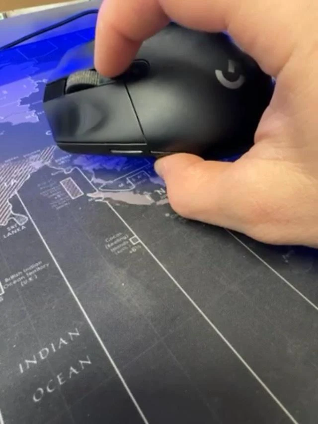 Alt view image 4 of 4 - G305 Lightspeed Wireless Gaming Mouse Bundle with 3.0 4-Port USB Hub (2 Items)