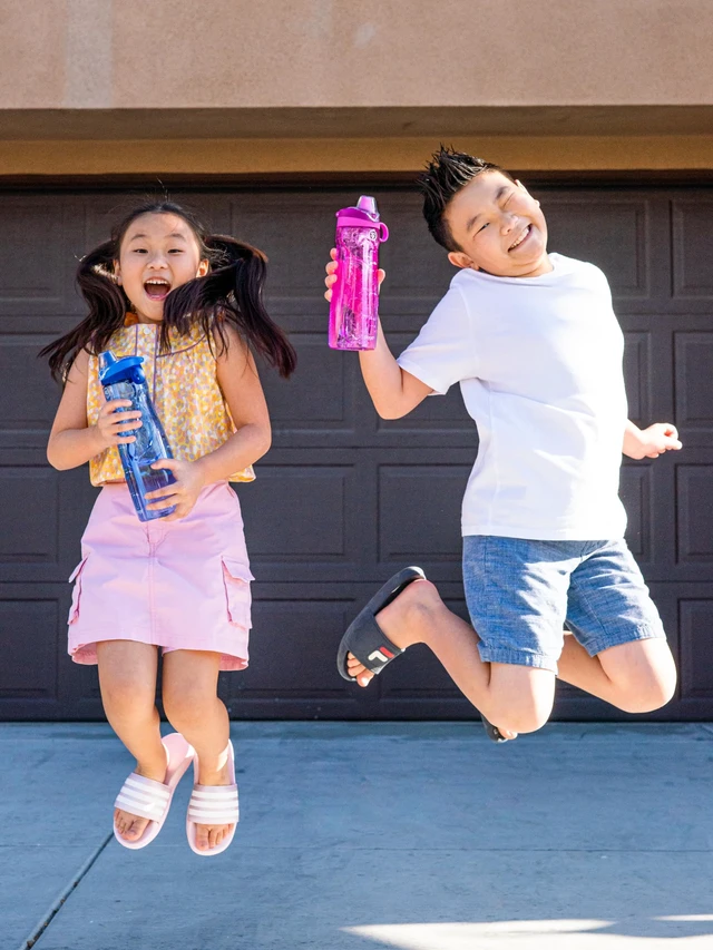 Alt view image 2 of 7 - BPA-Free Tritan Plastic Water Bottle with Chug Lid, 32 Oz, Grey | Leakproof water bottle with chug lid and carry handle. BPA-free, great for travel, school, outdoors, and gym.