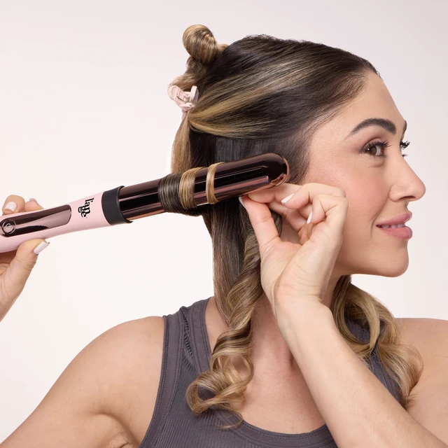 Alt view image 12 of 14 - Le Curl 25 MM Titanium Curling Wand | Professional 1 Inch Curling Iron for All Hair Types | Clip Free Hair Curler | Best Curling Wand for Tighter Curls & Beach Waves