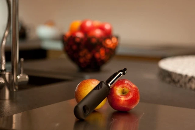 Alt view image 3 of 4 - Good Grips Swivel Vegetable Peeler (Set of 2)