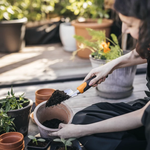Alt view image 6 of 6 - Fiskars 12.25" Ergo Flower Bed Trowel with Cast Aluminum Head