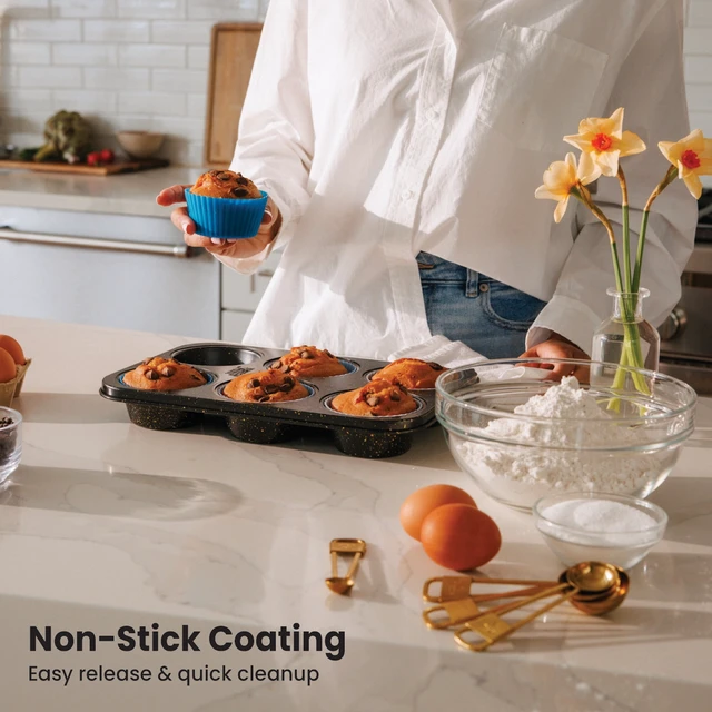 Alt view image 2 of 5 - Thyme&Table 6-Cup Jumbo Muffin Pan with 6 Silicone Liners, Black