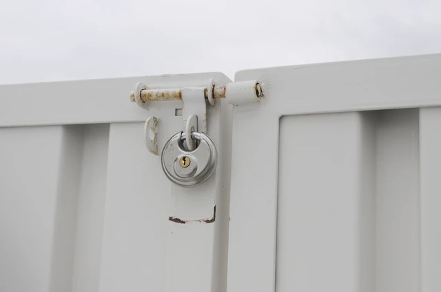 Alt view image 3 of 7 - Brinks Stainless Steel 60mm Keyed Discus Padlock with 5/8in Shackle