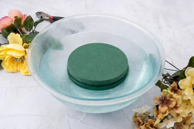 Alt view image 3 of 6 - Pack of 6 FLOFARE Round Floral Foam Blocks 4" x 1.4" Dry & Wet Green for Fresh and Artificial Flowers, Flower Arrangements & Florist Supplies