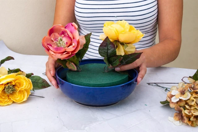Alt view image 6 of 6 - Pack of 6 FLOFARE Round Floral Foam Blocks 4" x 1.4" Dry & Wet Green for Fresh and Artificial Flowers, Flower Arrangements & Florist Supplies
