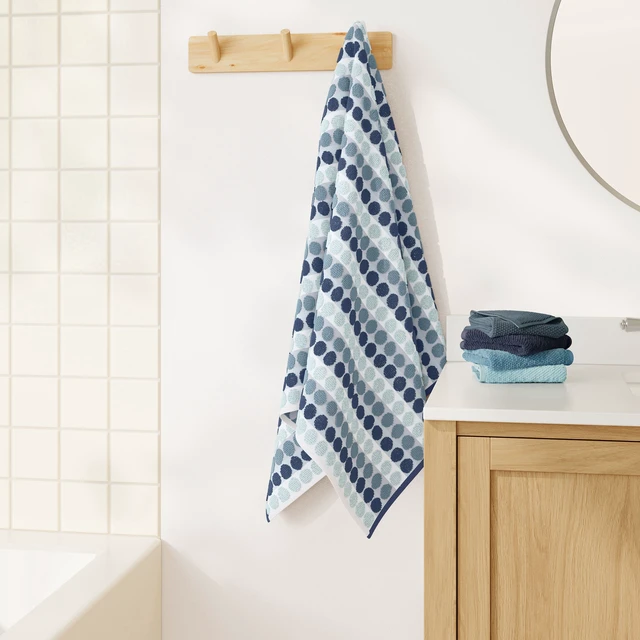 Alt view image 2 of 5 - Mainstays Kids Cotton Jacquard Bath Towel 27in x 52in Blue Dot