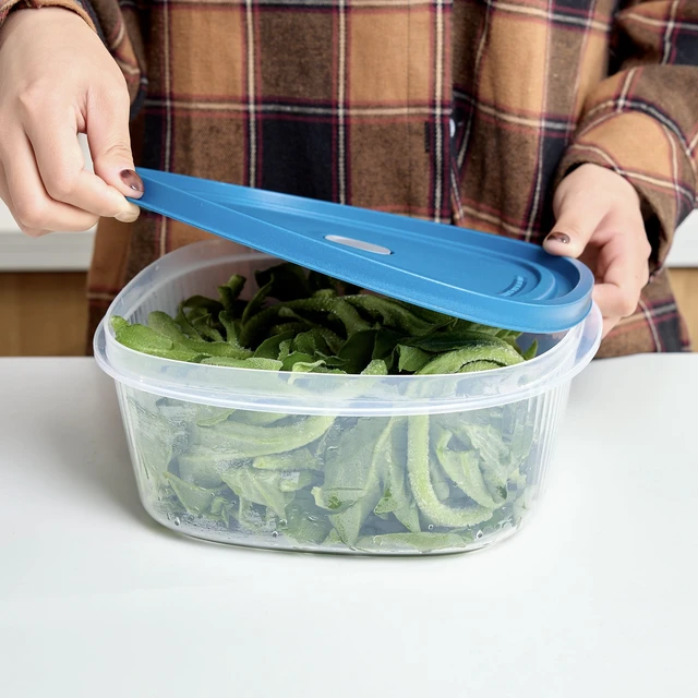 Alt view image 3 of 6 - Mainstays Reusable Food Storage Container Set, Large Square Plastic, 14 Cups Each, 2 Containers with 2 Lids