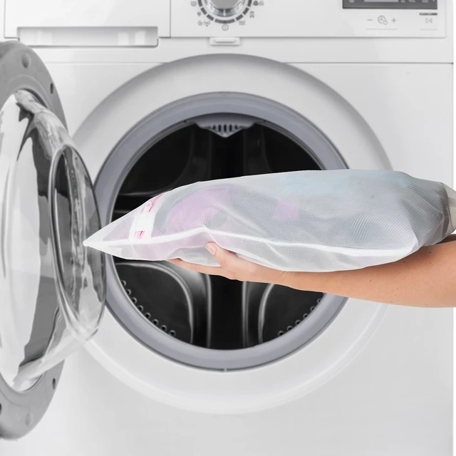 Alt view image 4 of 4 - Everyday Home Mesh Laundry Bags for Delicates, Set of 4 - 2 Medium and 2 Large with Zippers, White