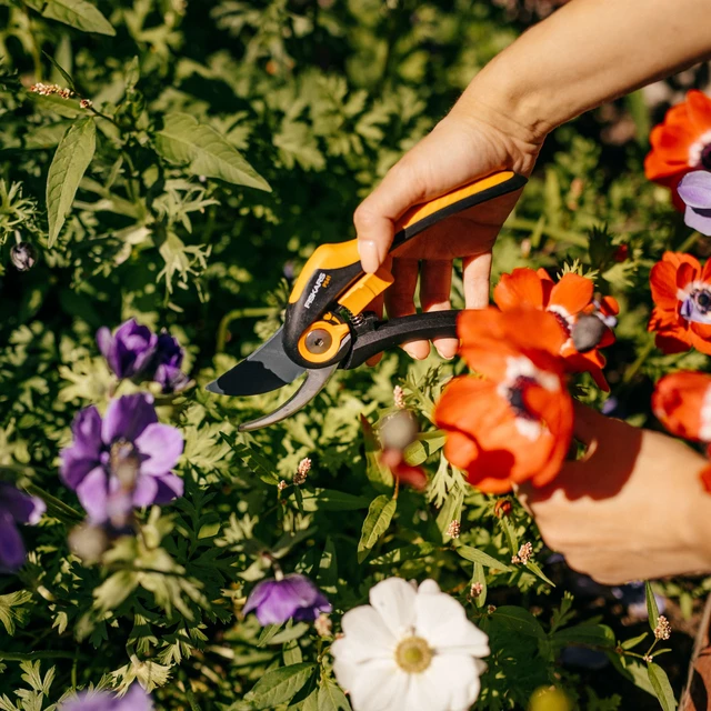 Alt view image 4 of 6 - Fiskars SmartFit Pruner 8-Inch Bypass Non-Stick Steel Blades SoftGrip Handles