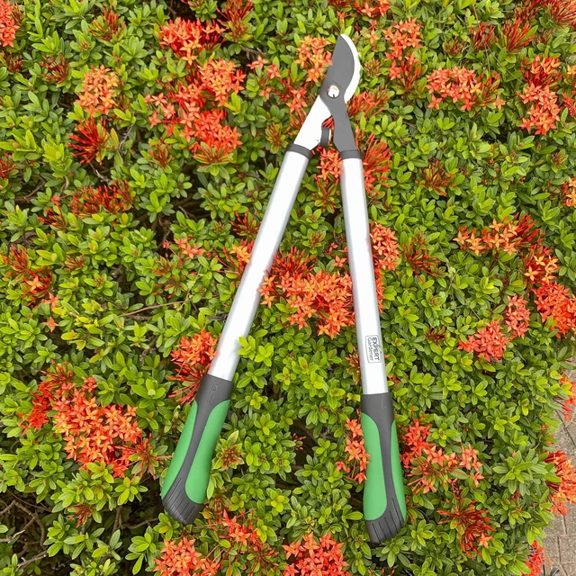 Alt view image 2 of 7 - Expert Gardener 24in Steel Bypass Lopper, 1in Cutting Capacity, Green and Black