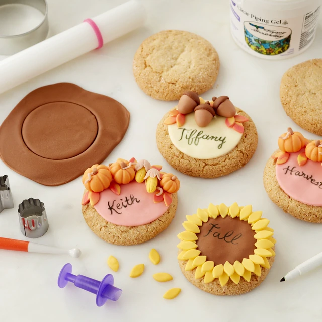 Alt view image 3 of 5 - Wilton Fondant Rolling Pin with Guide Rings, 1.22x9Inches