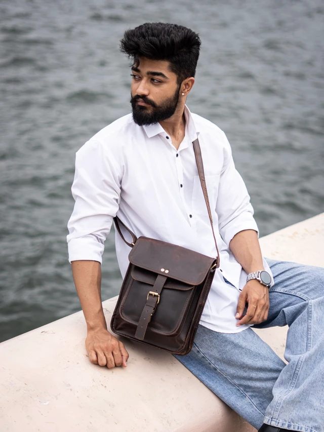 Alt view image 7 of 7 - Satchel And Fable Leather I Pad Messenger Tablet Cross Body Shoulder Bag 11 Inch dark brown (Dark Brown)