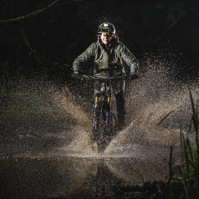 Alt view image 5 of 6 - Coast RL10 560 Lumen Dual Color LED Headlamp with Flood and Spot Beams, Variable Light Control, C.O.B., Alkaline Dual Power, Non-Slip Band, 3 x AAA Included