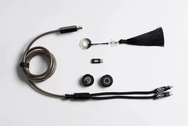 Main image of Angry miao Split Dual 8K Gaming Cable AM Edition 1.6m(4.6ft), High-Speed Dual Connection, Low Latency, Compatible with USB Type-C Devices, Durable Mesh Phantom Black