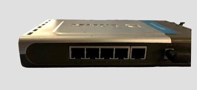 Alt view image 3 of 3 - D-Link DGS-1005D 5-Port 10/100/1000 Gigabit Switch, Desktop