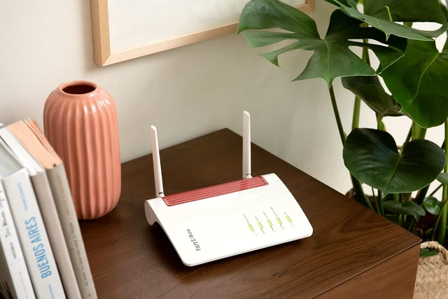 Alt view image 5 of 7 - AVM Fritz!Box 6850 5G (mobile Internet up to 1300 Mbit/s, WLAN AC + N 866 Mbps (5 GHz) and 400 Mbps (2.4 GHz), 4 x Gigabit LAN, DECT base, USB 3.0, suitable for Germany)