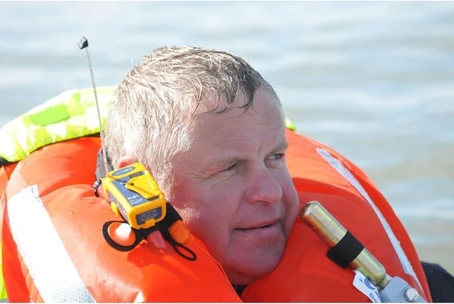 Alt view image 3 of 6 - Ocean Signal rescueME PLB1 - Programmed for US Registration