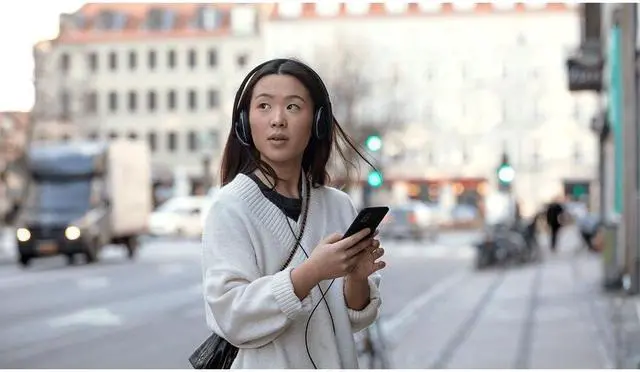 Alt view image 5 of 10 - EPOS ADAPT 160 USB-C II headset