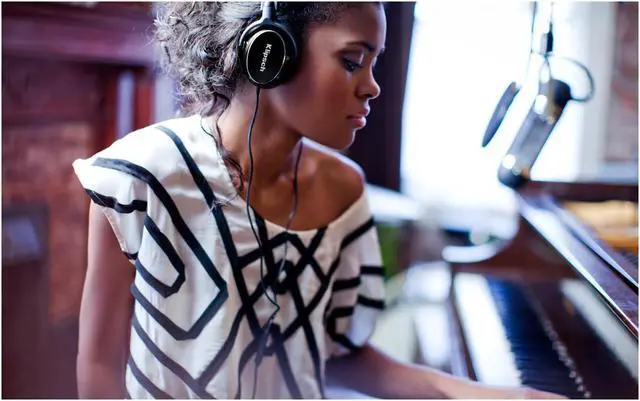 Alt view image 7 of 10 - Klipsch Reference R6i On-Ear Headphones With In-Line Mic (Black)