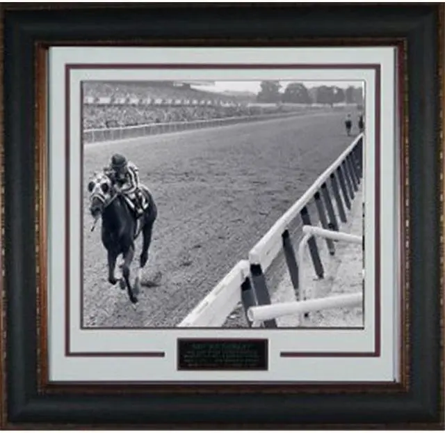 Alt view image 2 of 2 - Ron Turcotte unsigned 1973 Belmont Stakes Vintage B&W 11x14 Photo Leather Framed V Groove Matting Horse Racing