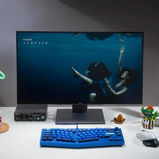 Alt view image 2 of 2 - Keychron Q8 Swappable RGB Backlight Brown Switch Knob Version - Blue