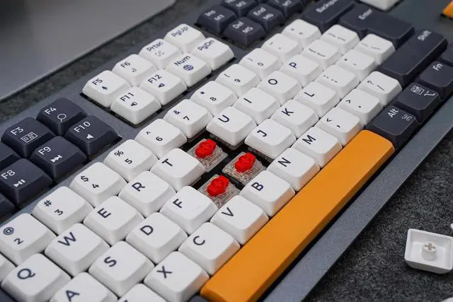 Alt view image 7 of 7 - Willow Mechanical Keyboard, 102 Keys, MAC/Win, Space Gray, Gateron Red Linear Hot Swap Switches, RF 2.4, Bluetooth, USB, PBT Keycaps, Aluminum Top