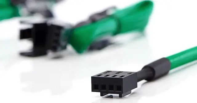 Alt view image 2 of 2 - Noctua NA-SEC1 chromax.Green, 3-Pin/4-Pin Extension Cables (30cm, Green)