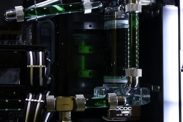 Alt view image 2 of 7 - Alphacool Laing DD310 Pump, Black