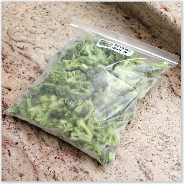Alt view image 13 of 15 - Boardwalk Reclosable Freezer Storage Bags 1 Gal Clear LDPE 10.56 x 11 250/Box