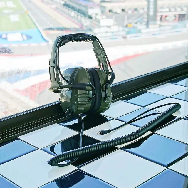 Alt view image 6 of 6 - Earmuff Headphones - RDE-990, iPhone & Scanner Compatible - Great for Impact Sports Like Hunting, Gun Range, NASCAR Races, Construction, Work, etc.