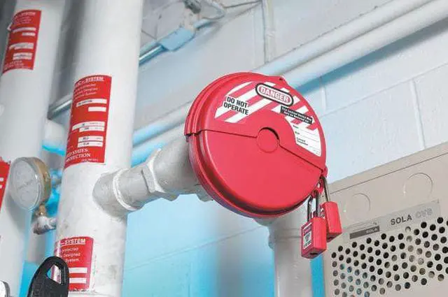Alt view image 8 of 8 - Master Lock Gate Valve Covers Small 2" to 5" Diameter Red 481