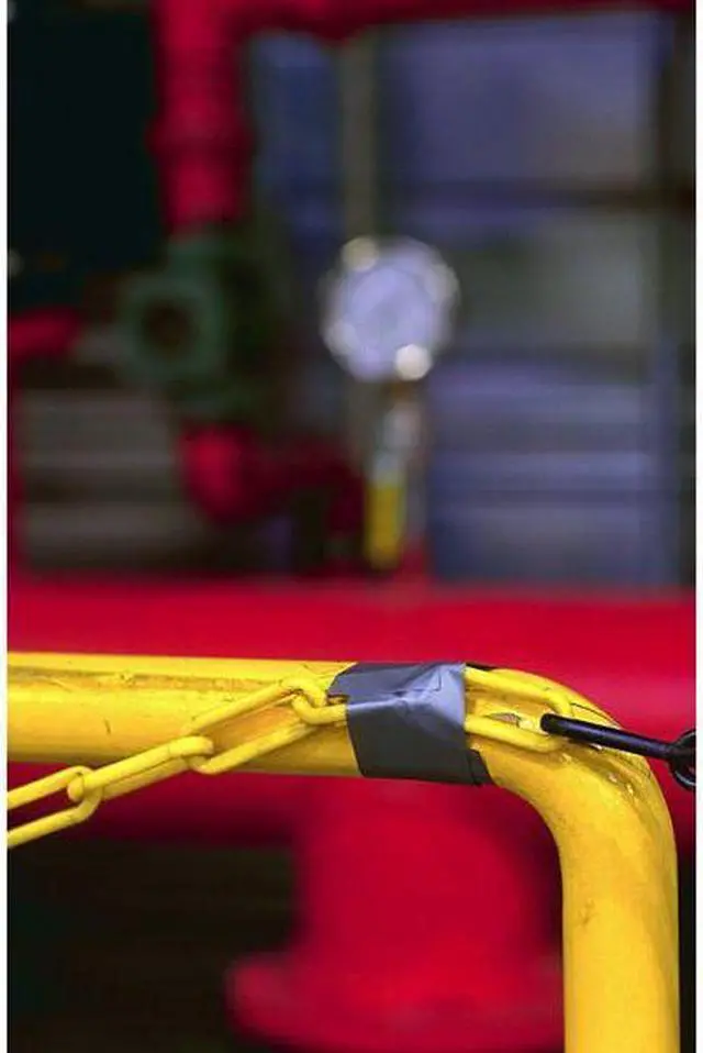 Alt view image 4 of 7 - 3M 3903 Duct Tape, Gray, 50 yd L, 2 in W