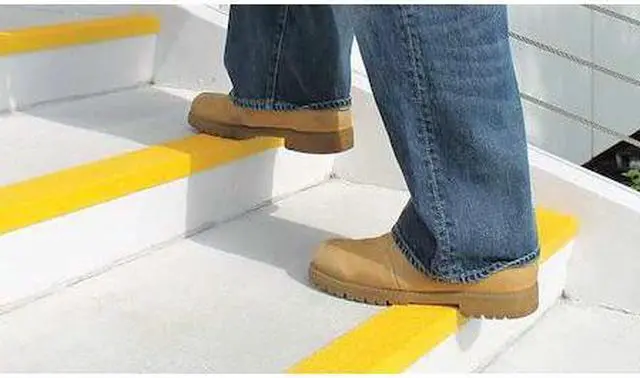 Main image of RUST-OLEUM 271819 Stair Nosing Fiberglass Reinforced Plastic Coarse Grit Size,