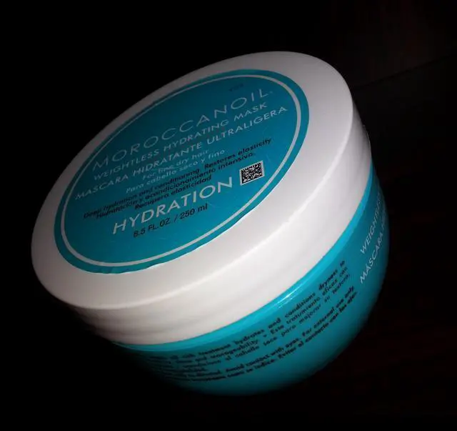 Alt view image 2 of 5 - Moroccanoil - Weightless Hydrating Mask (For Fine Dry Hair) 250ml/8.5oz