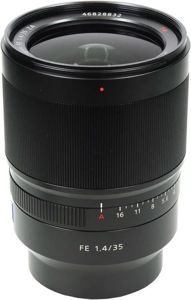 Alt view image 2 of 5 - Sony Distagon T* FE 35mm f/1.4 ZA Full-frame E-mount Prime Lens + Cleaning Accessory Kit