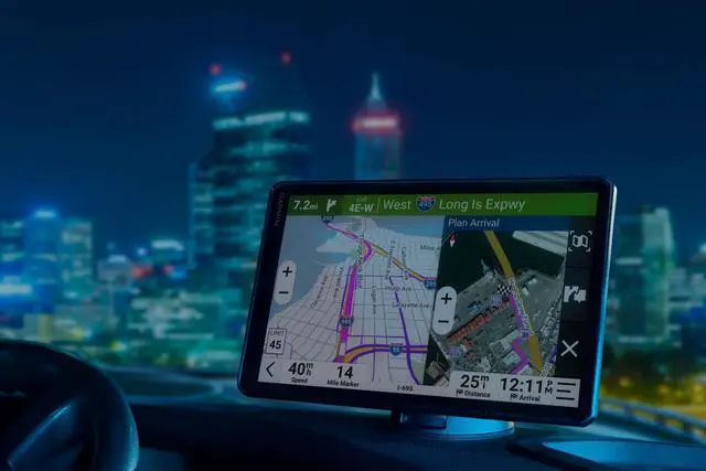 Alt view image 4 of 4 - Garmin dezl OTR720, Large, Easy-to-Read 7 GPS Truck Navigator Bundle