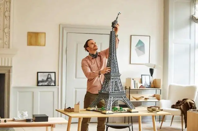 Alt view image 2 of 3 - LEGO 10307 Eiffel Tower