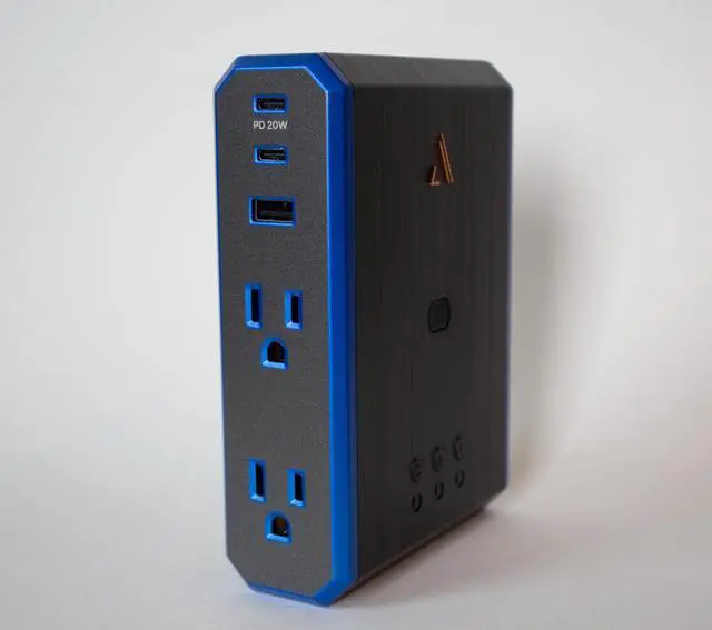 Alt view image 2 of 7 - Austere 5S-PS4-US1 4-Outlet Power with Omniport USB (2022)
