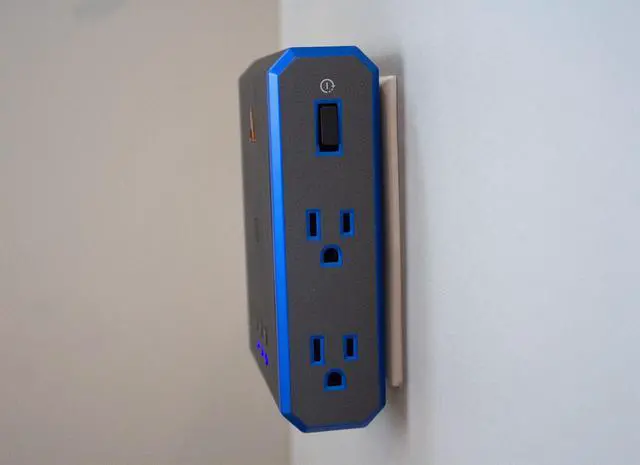 Alt view image 6 of 7 - Austere 5S-PS4-US1 4-Outlet Power with Omniport USB (2022)