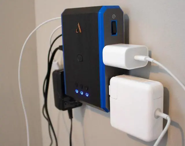 Alt view image 7 of 7 - Austere 5S-PS4-US1 4-Outlet Power with Omniport USB (2022)