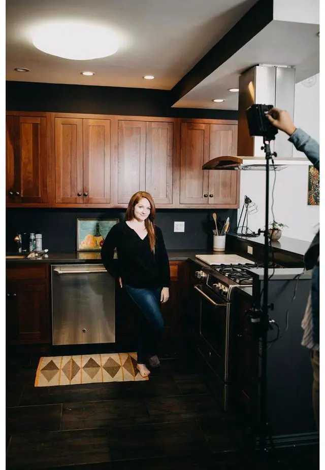 Alt view image 2 of 7 - Lowel Blender XL Bi-Color LED Location Light