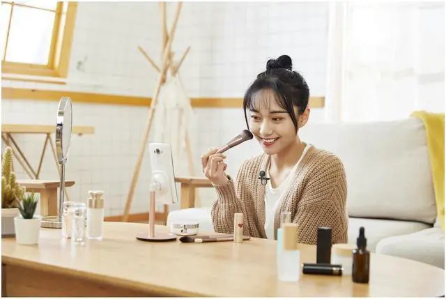 Alt view image 6 of 7 - Godox LMS-60G Omnidirectional Lavalier Microphone with Adjustable Gain