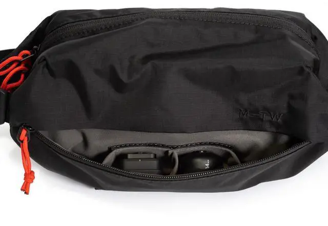 Alt view image 3 of 5 - Moment MTW 2L Fanny Sling, Black Ripstop #106-150