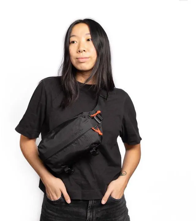 Alt view image 5 of 5 - Moment MTW 2L Fanny Sling, Black Ripstop #106-150