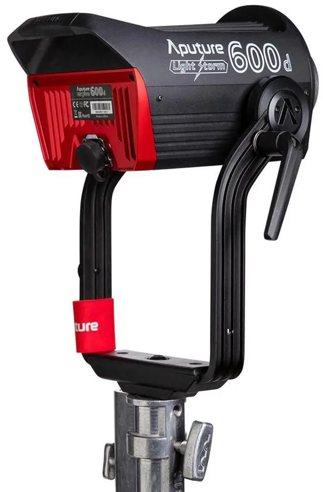 Alt view image 11 of 14 - Aputure Light Storm 600d LED Light (V-Mount)